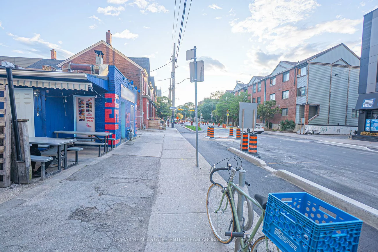 147, Harbord, University, Toronto