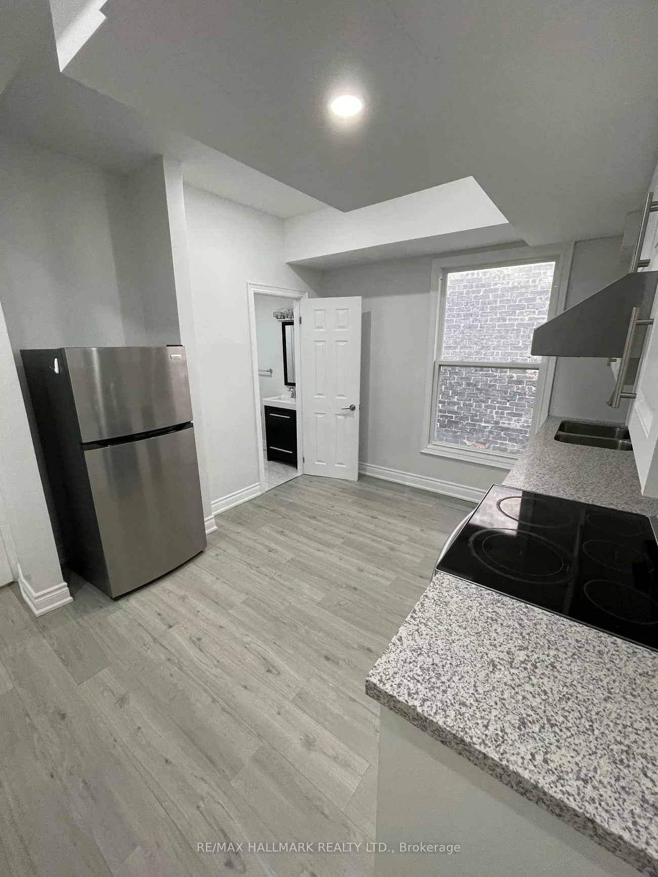 414, Dundas, Moss Park, Toronto