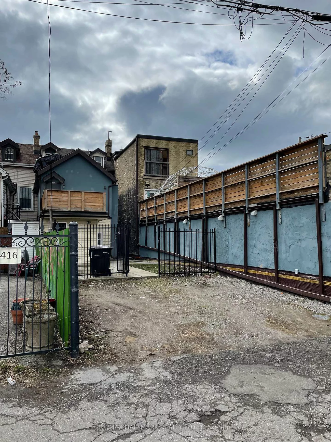 414, Dundas, Moss Park, Toronto