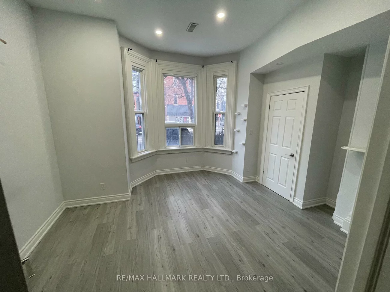 414, Dundas, Moss Park, Toronto