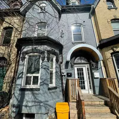 414, Dundas, Moss Park, Toronto