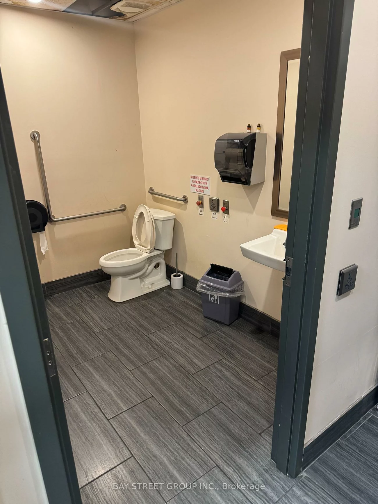 5205, Yonge, Willowdale East, Toronto