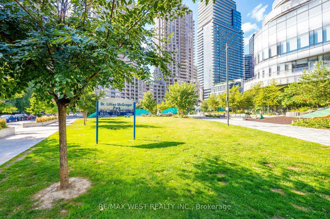921, Bay, Bay Street Corridor, Toronto