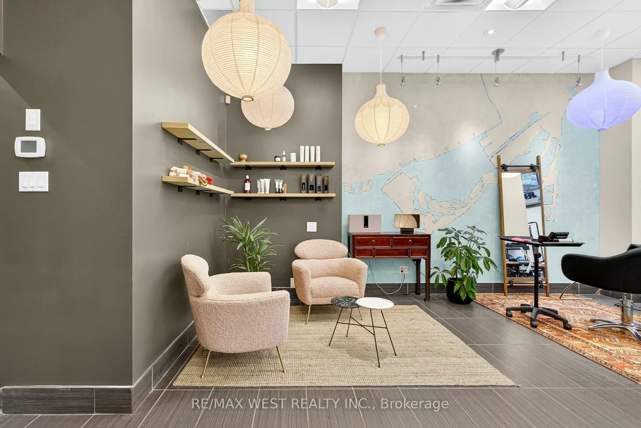 921, Bay, Bay Street Corridor, Toronto