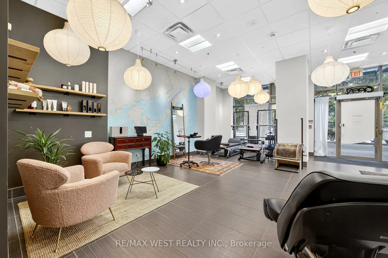 921, Bay, Bay Street Corridor, Toronto