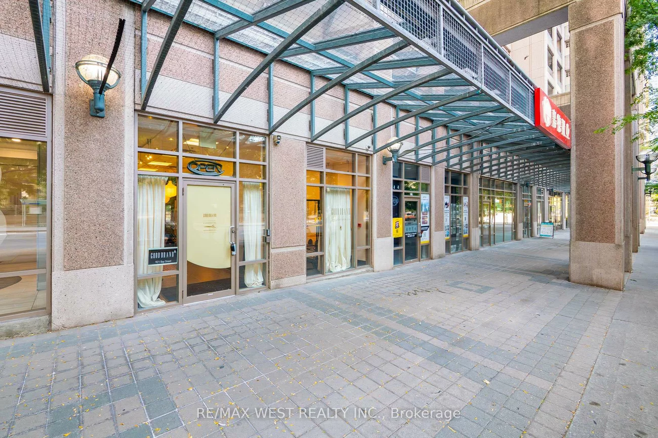 921, Bay, Bay Street Corridor, Toronto