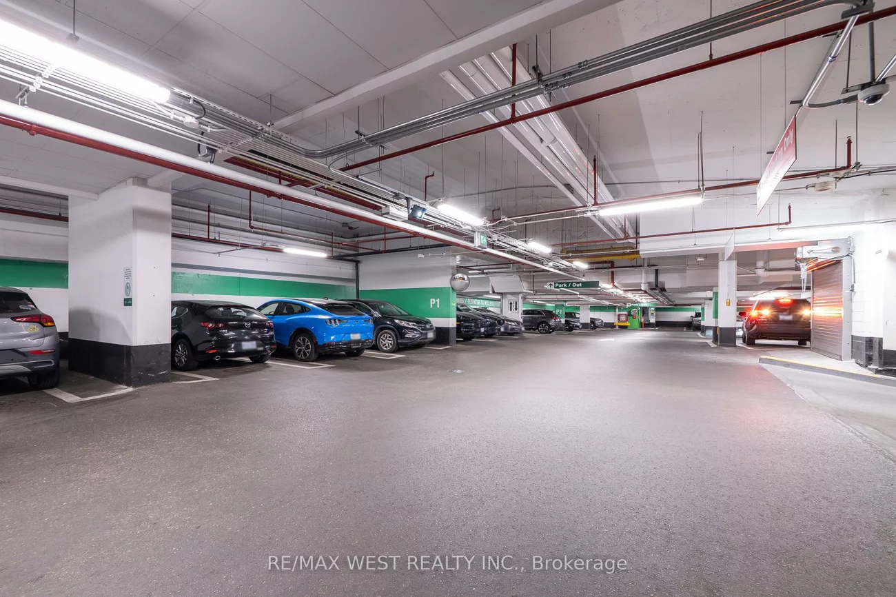 921, Bay, Bay Street Corridor, Toronto