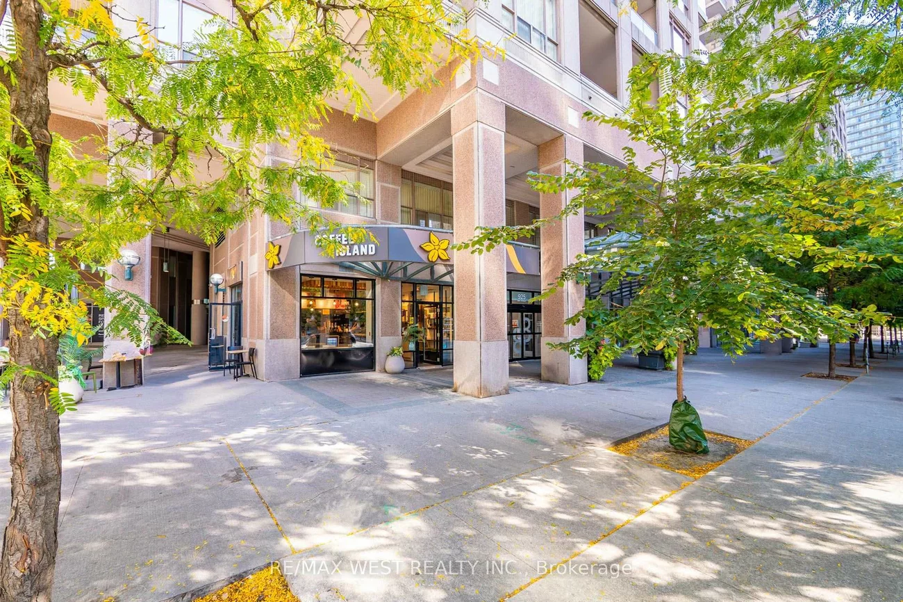921, Bay, Bay Street Corridor, Toronto