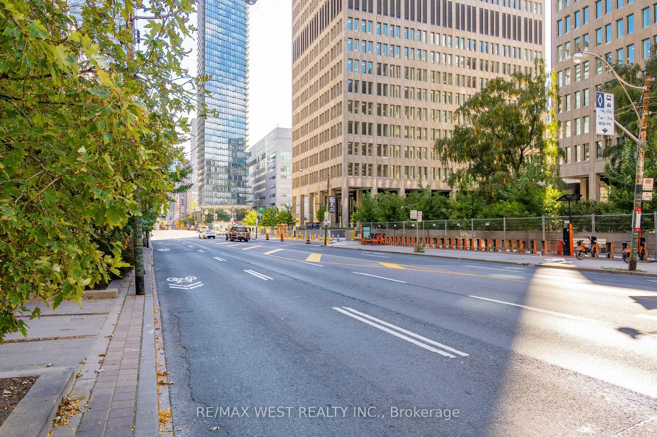 921, Bay, Bay Street Corridor, Toronto