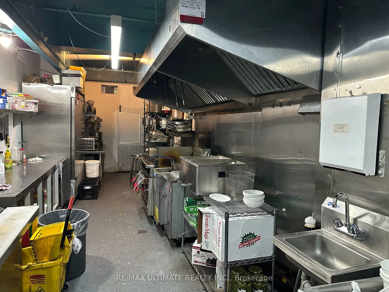 1166, Dundas, Little Portugal, Toronto