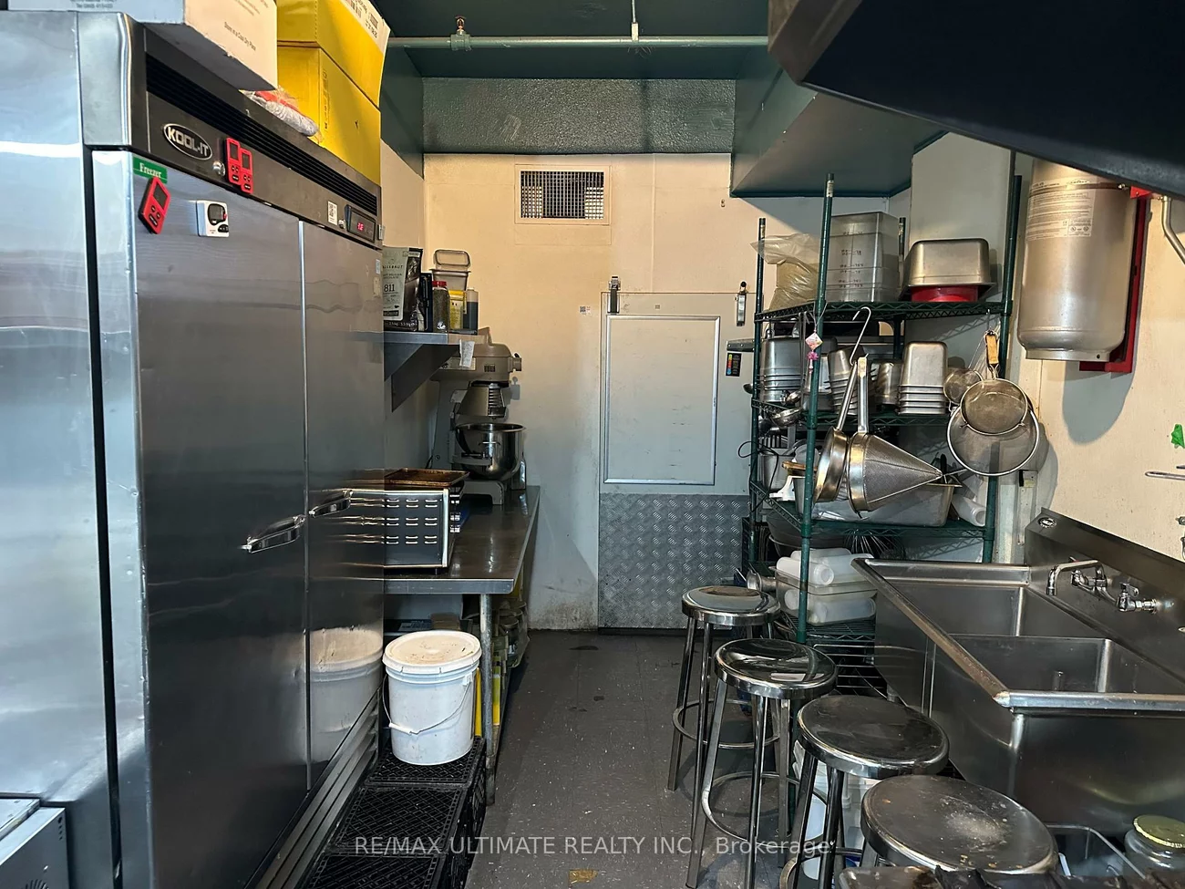 1166, Dundas, Little Portugal, Toronto