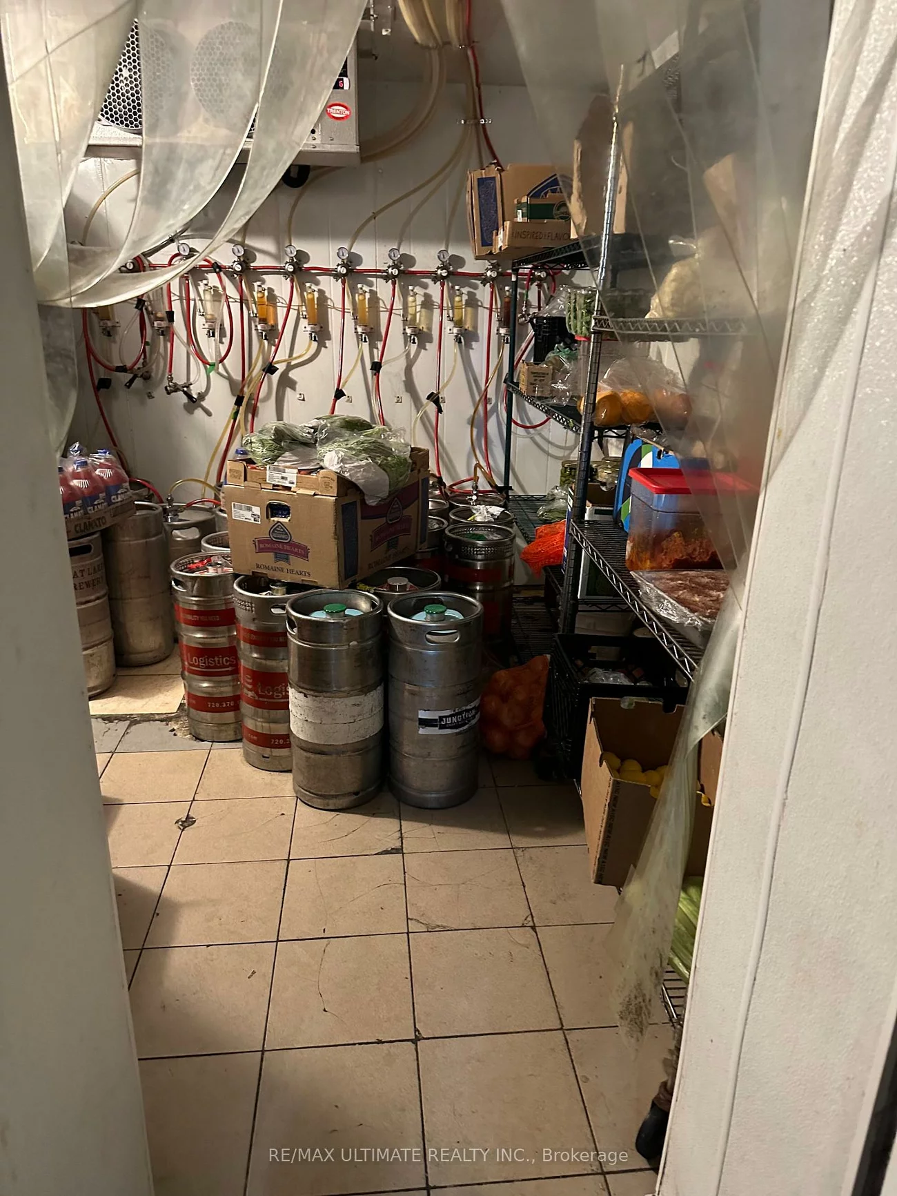 1166, Dundas, Little Portugal, Toronto