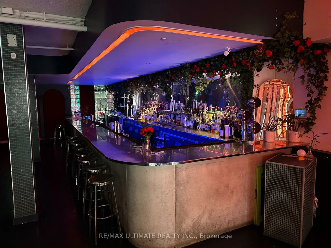 1166, Dundas, Little Portugal, Toronto