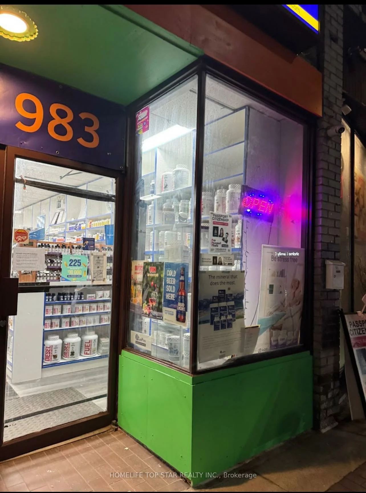 983, College, Dufferin Grove, Toronto
