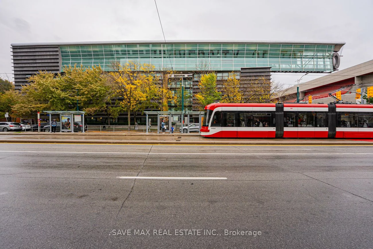 656, Spadina, University, Toronto