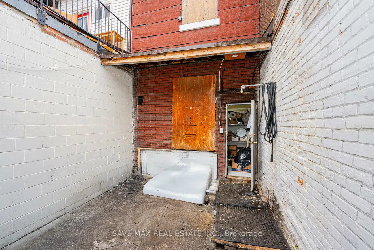 656, Spadina, University, Toronto