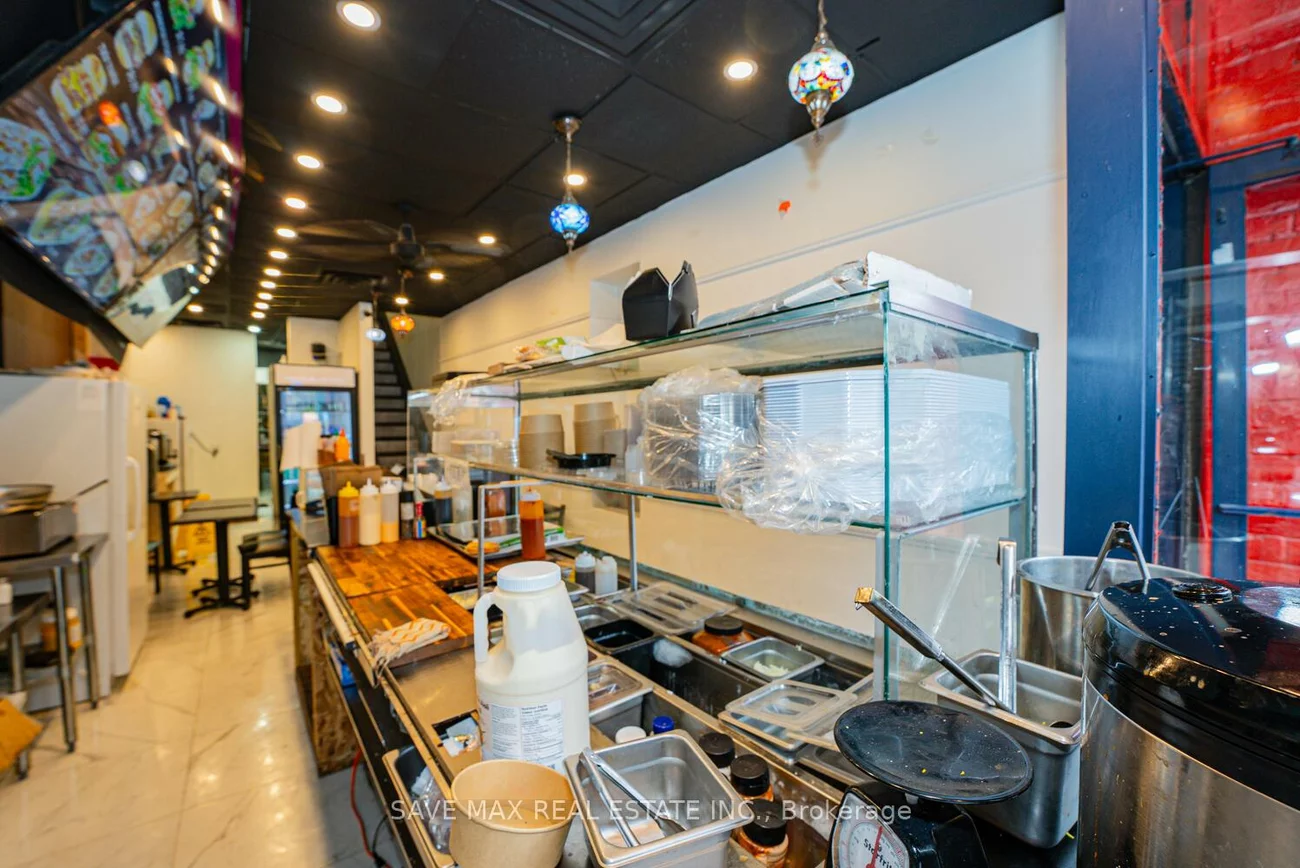 656, Spadina, University, Toronto
