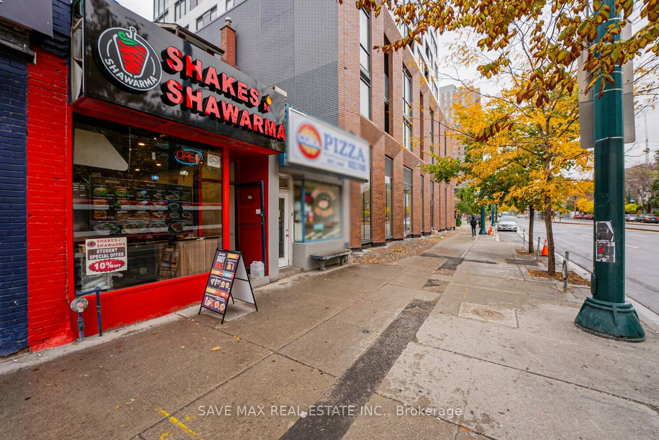 656, Spadina, University, Toronto