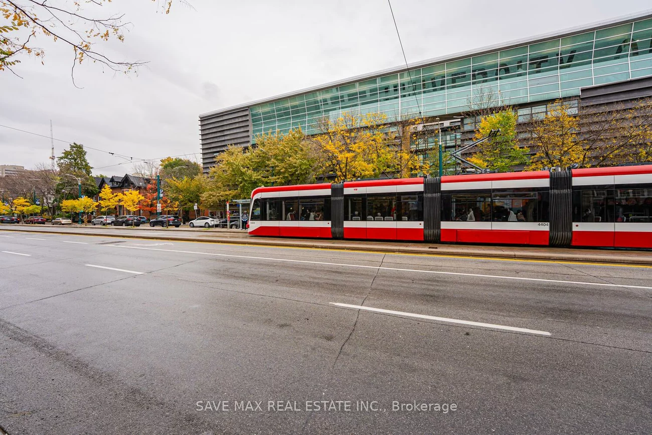 656, Spadina, University, Toronto