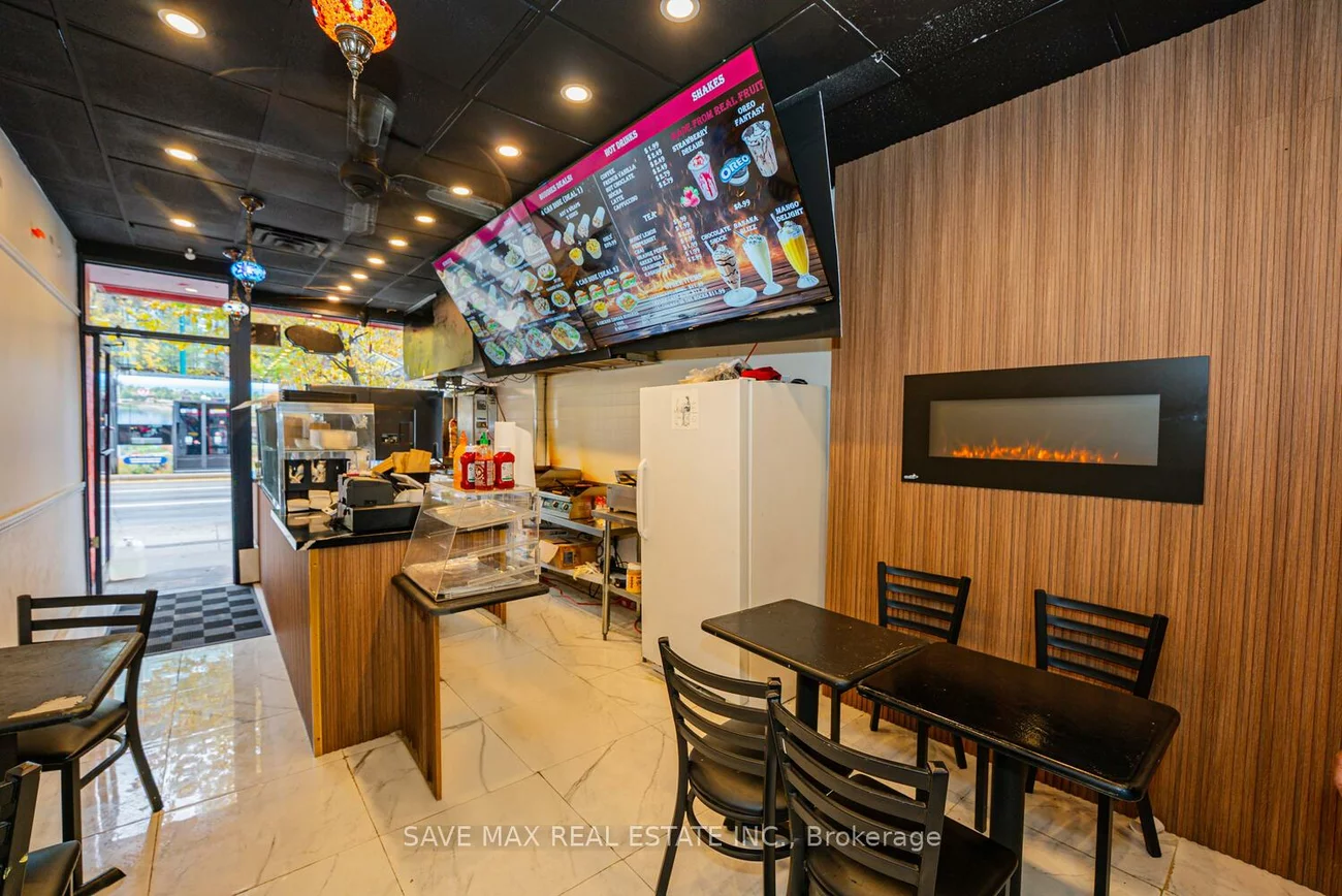 656, Spadina, University, Toronto