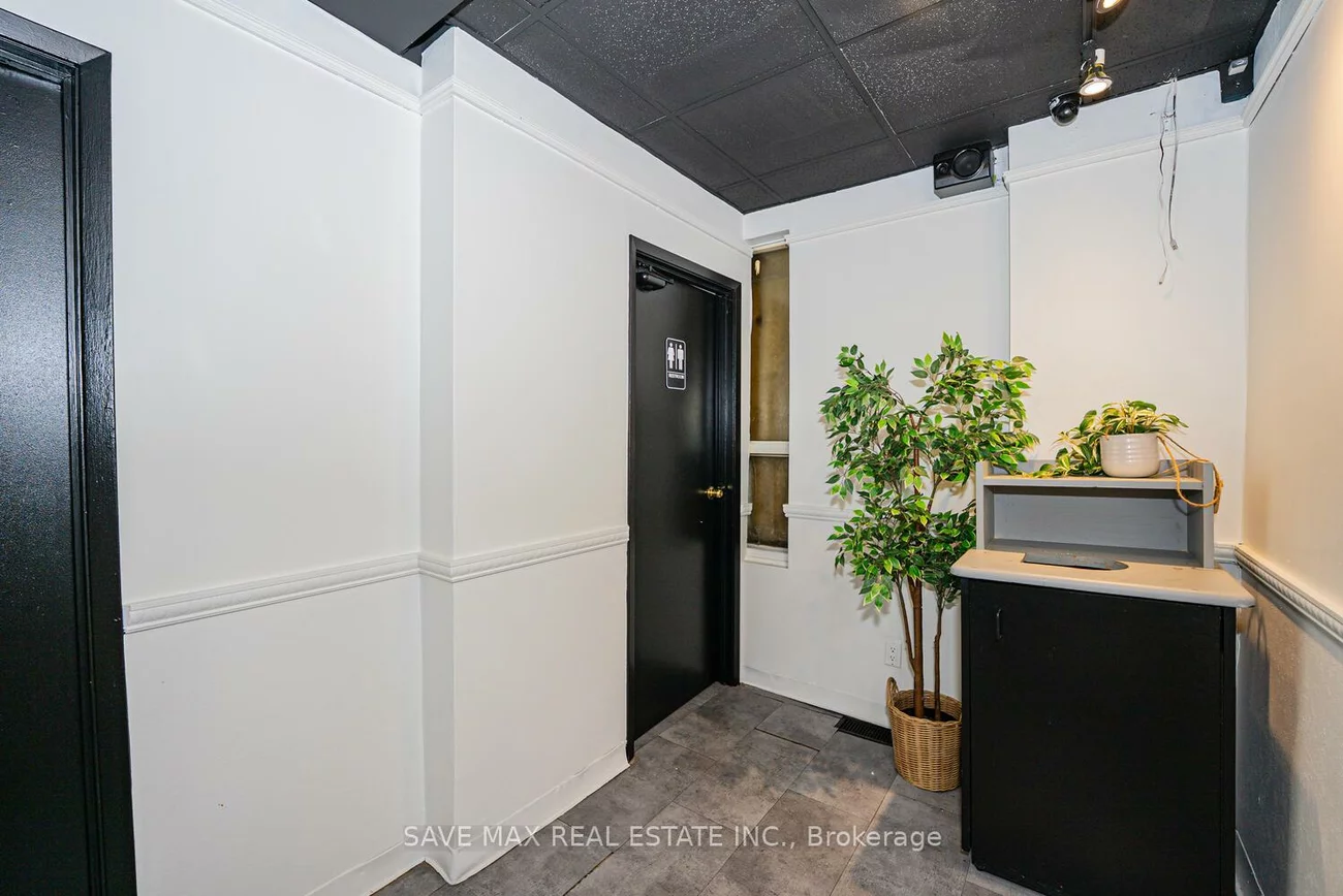656, Spadina, University, Toronto