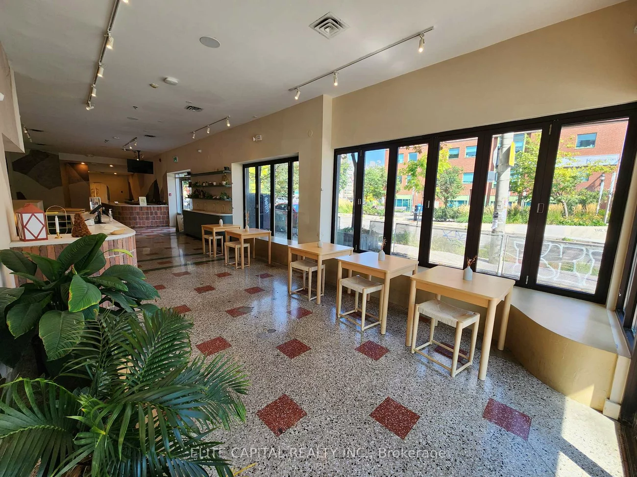 356, College, University, Toronto