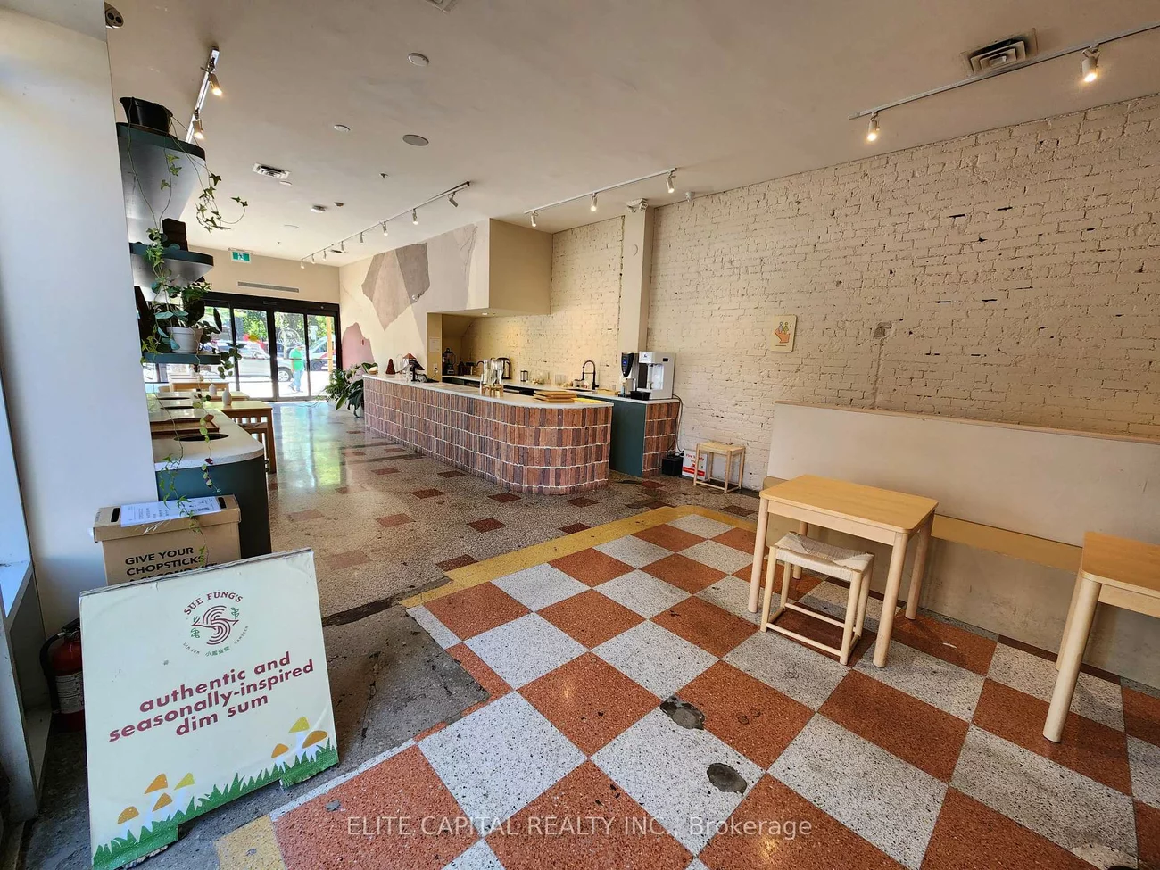 356, College, University, Toronto