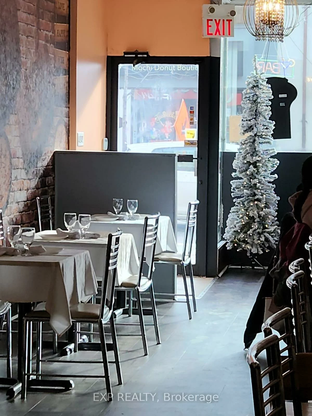 606, Bloor, Annex, Toronto