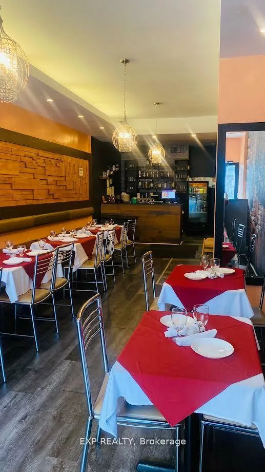 606, Bloor, Annex, Toronto