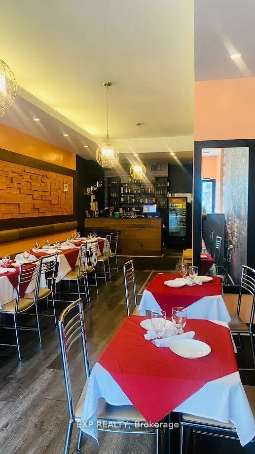 606, Bloor, Annex, Toronto