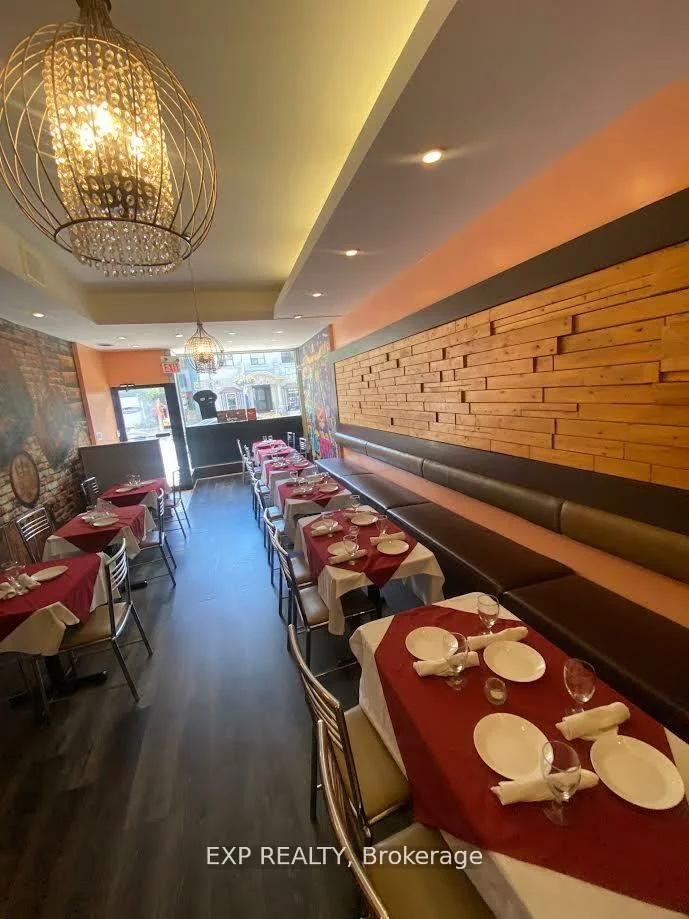 606, Bloor, Annex, Toronto