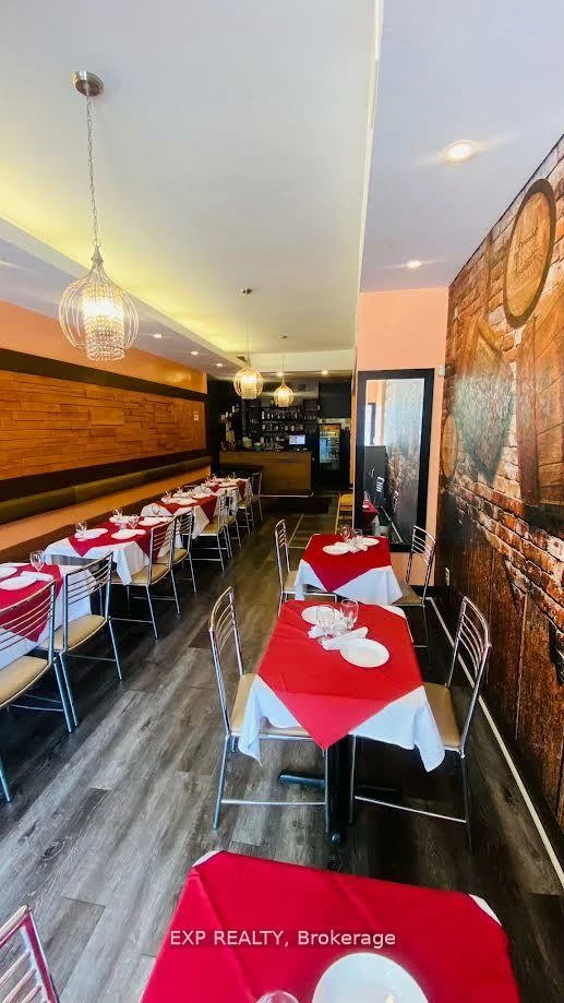 606, Bloor, Annex, Toronto