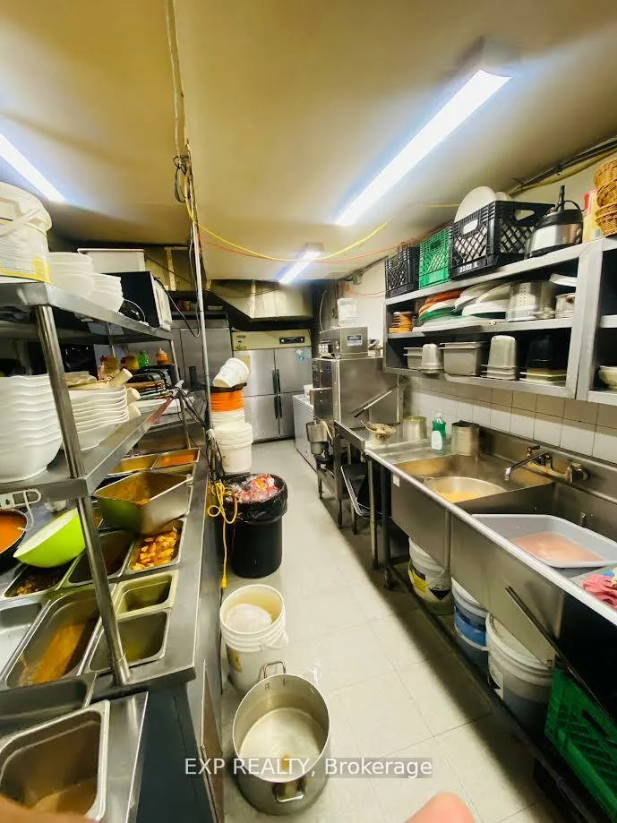 606, Bloor, Annex, Toronto