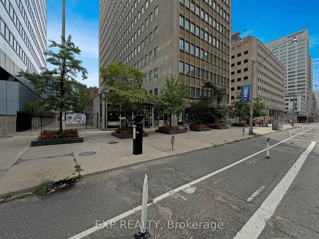 505, University, Bay Street Corridor, Toronto