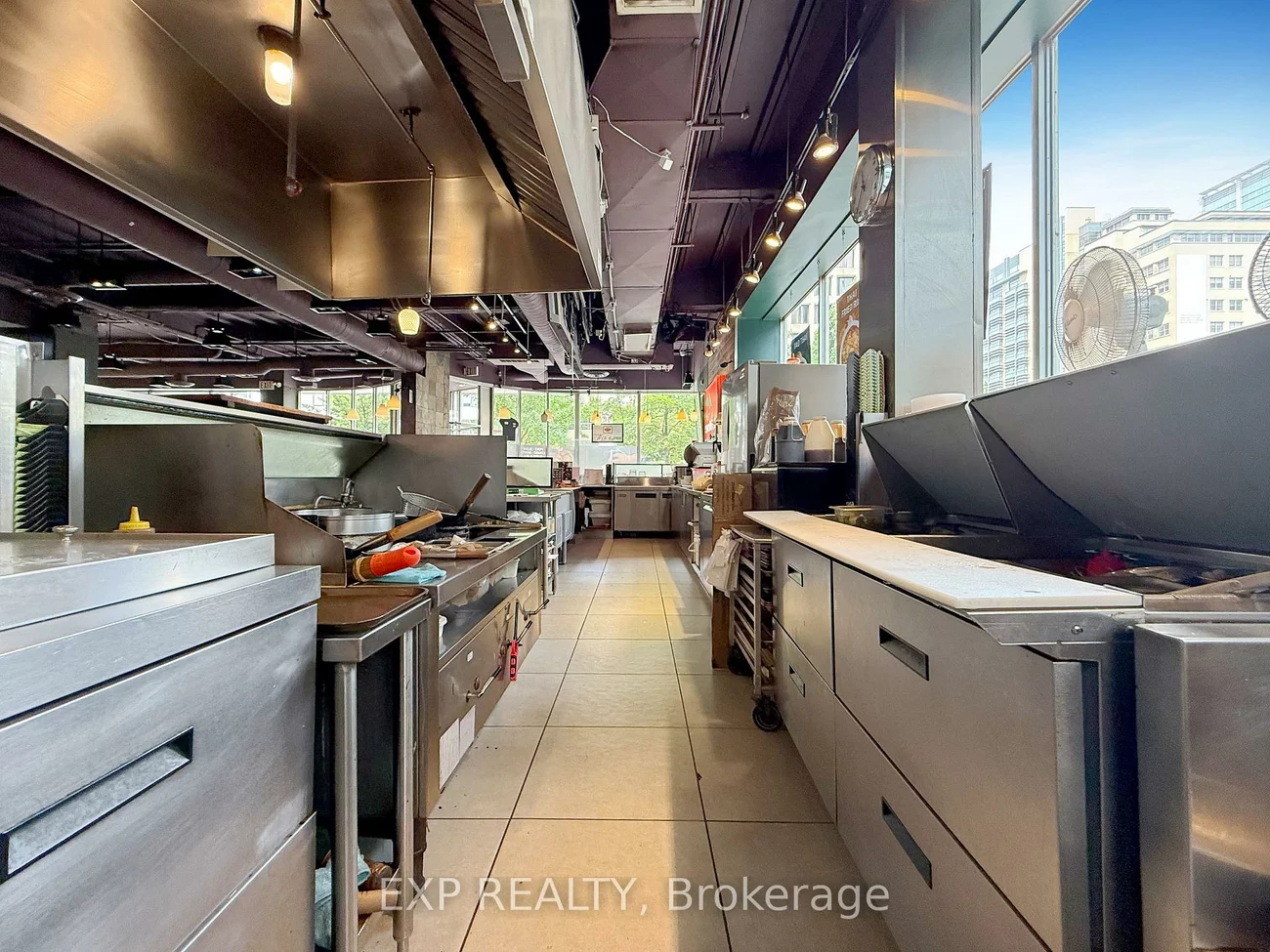 505, University, Bay Street Corridor, Toronto