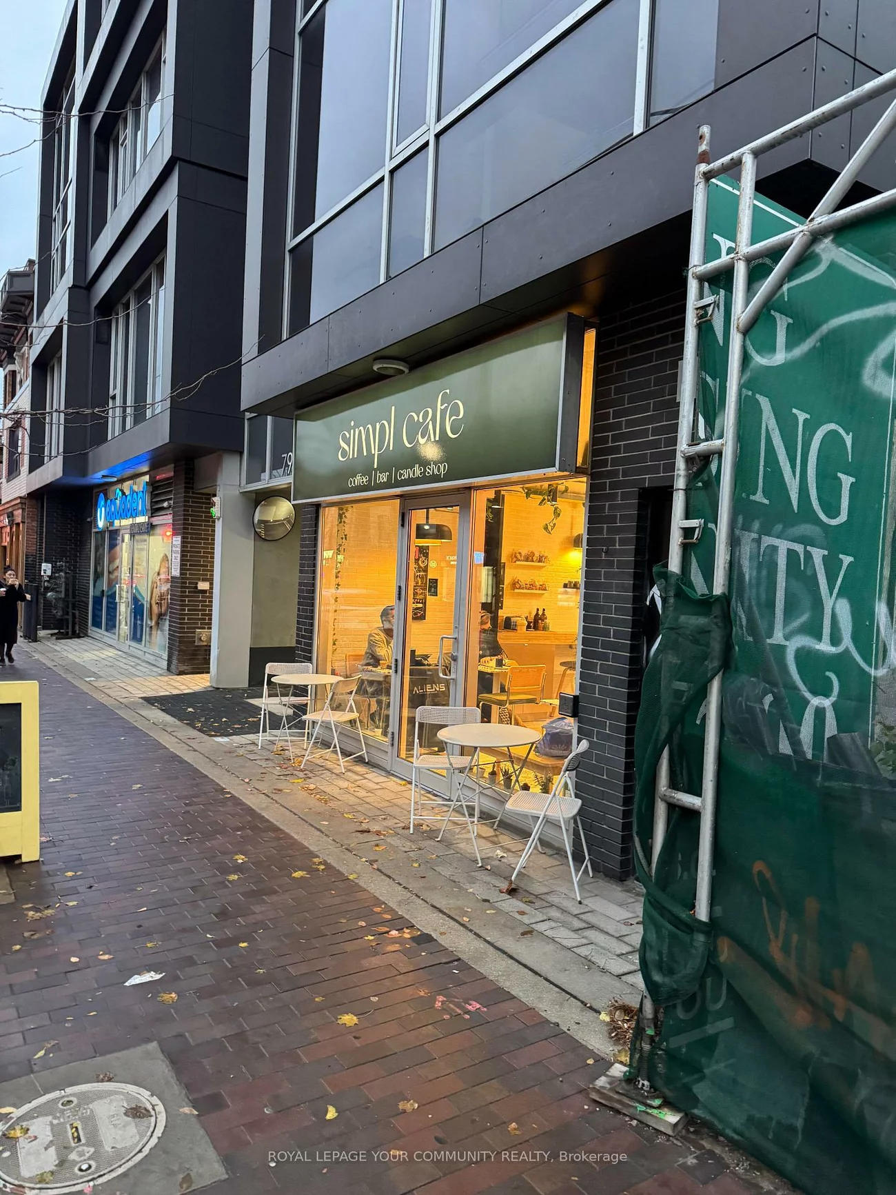 799, College, Trinity-Bellwoods, Toronto