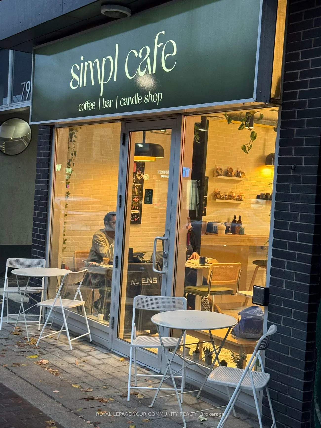 799, College, Trinity-Bellwoods, Toronto