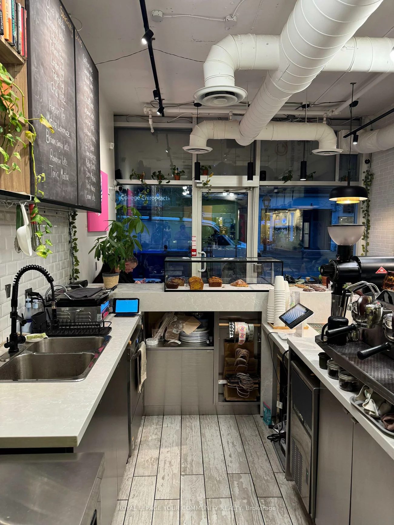 799, College, Trinity-Bellwoods, Toronto