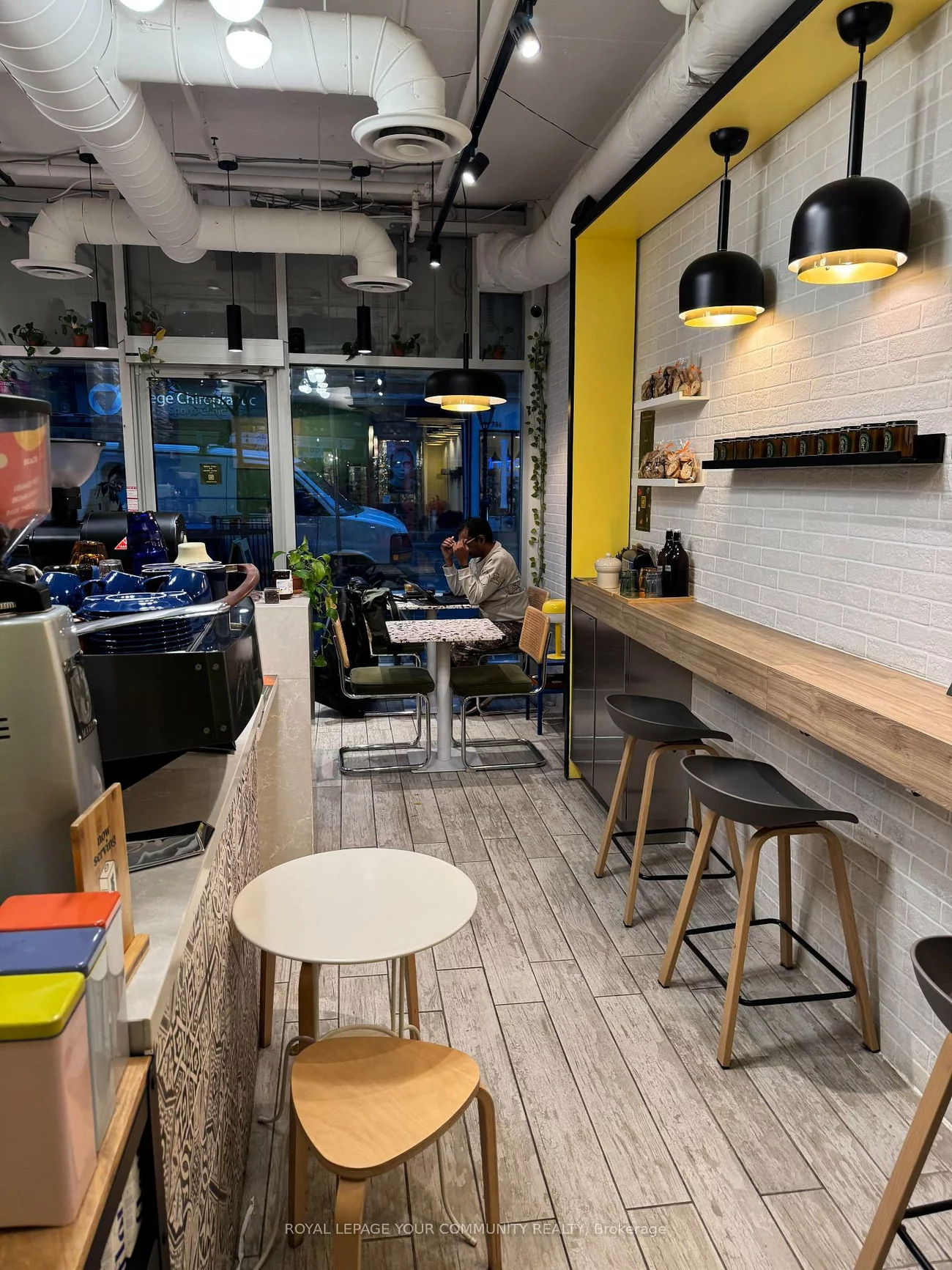 799, College, Trinity-Bellwoods, Toronto