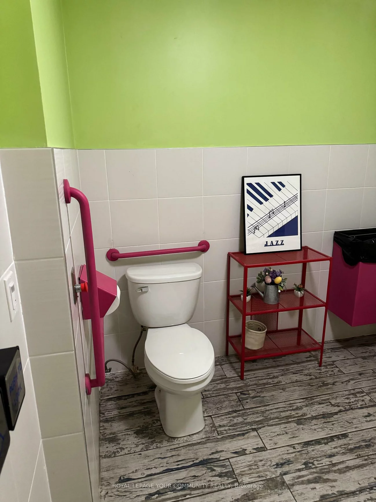 799, College, Trinity-Bellwoods, Toronto