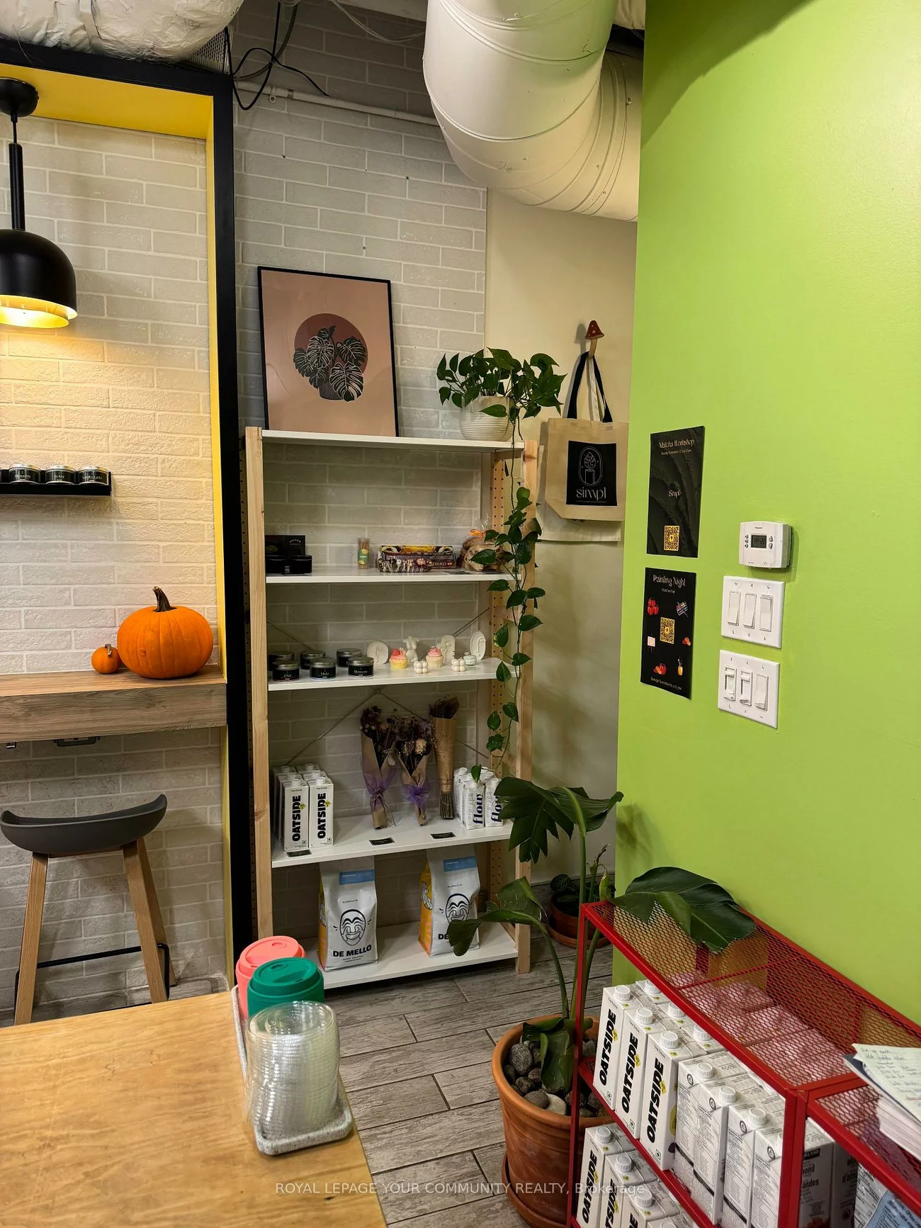 799, College, Trinity-Bellwoods, Toronto