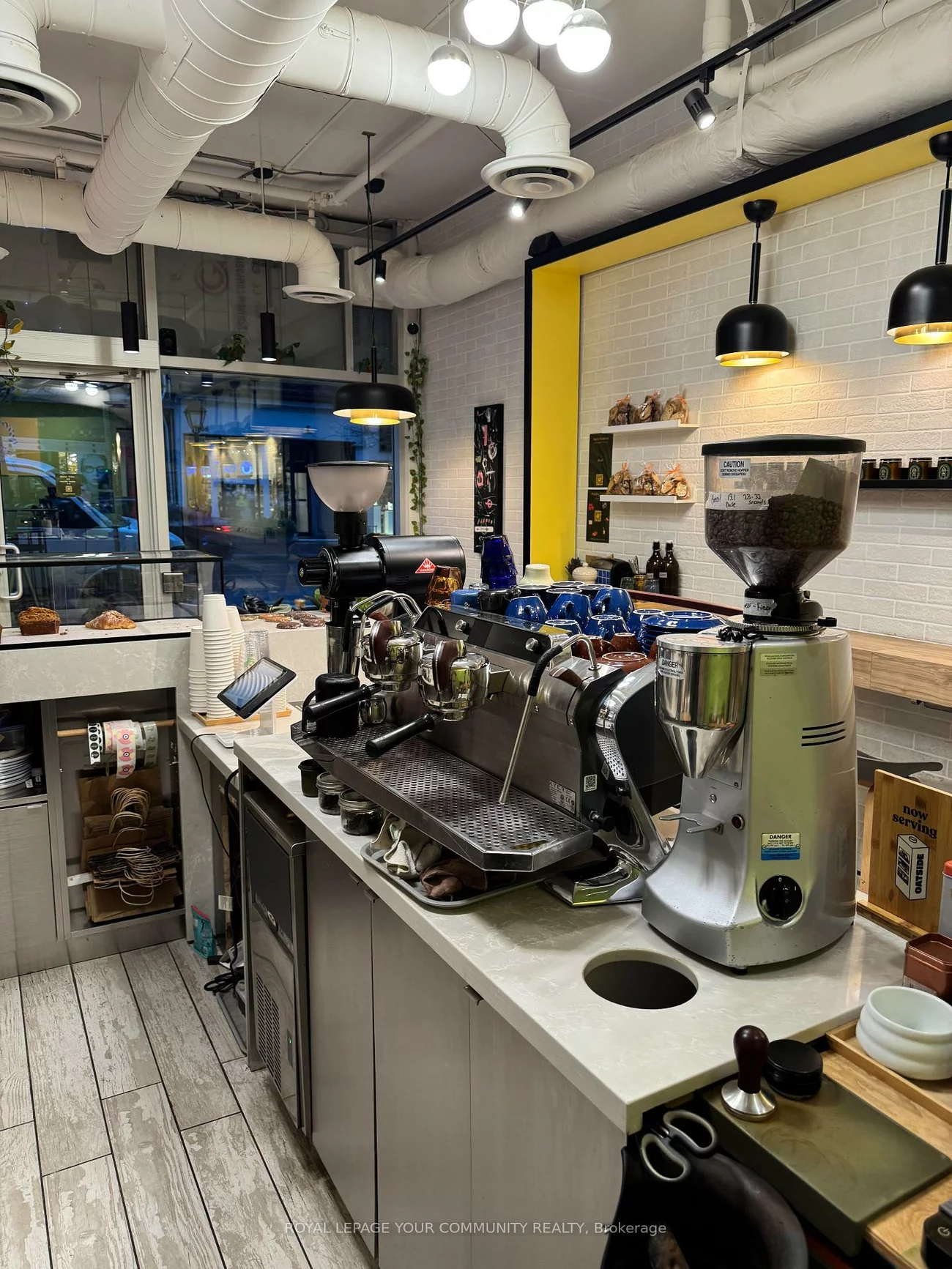 799, College, Trinity-Bellwoods, Toronto