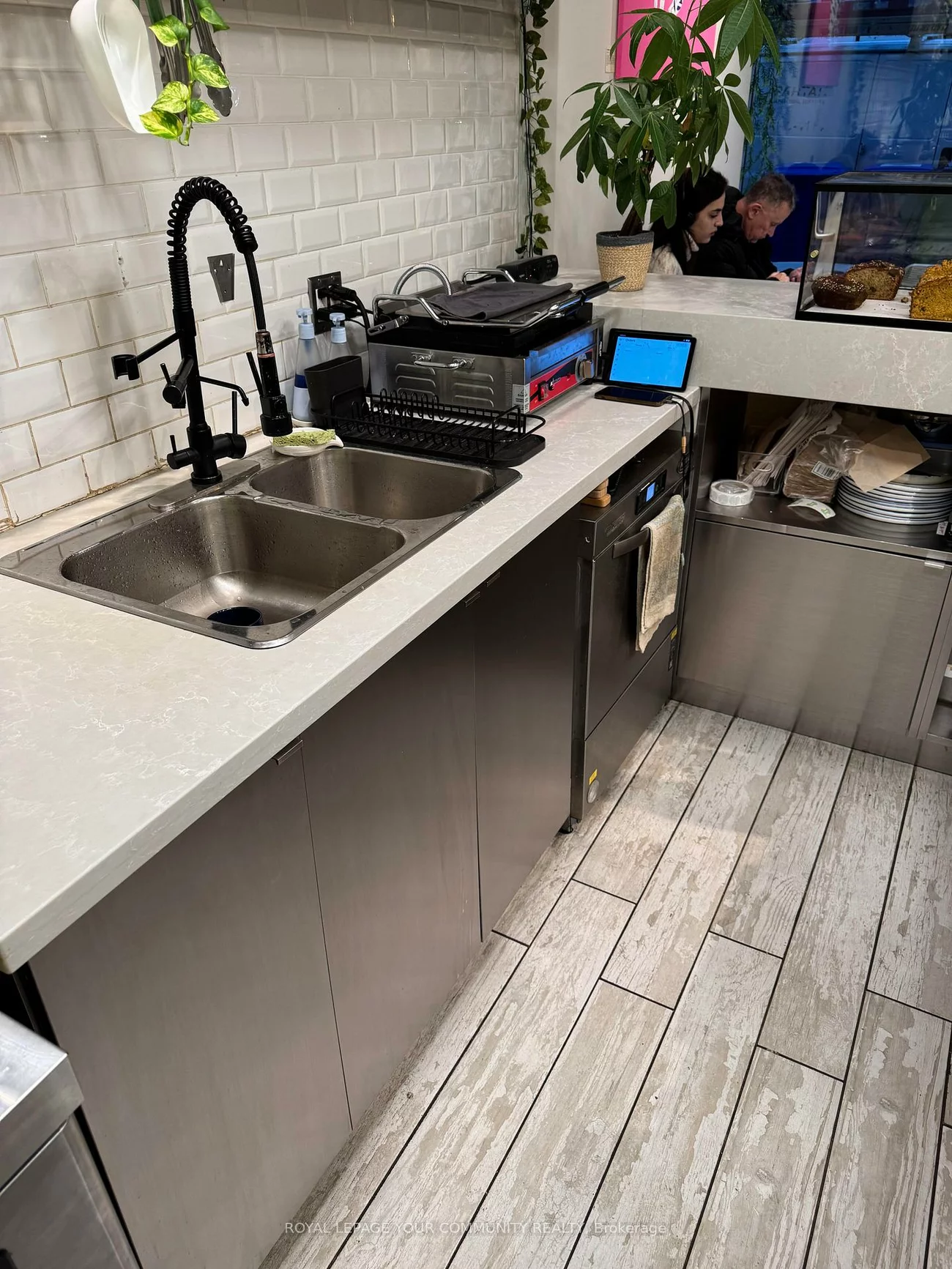 799, College, Trinity-Bellwoods, Toronto