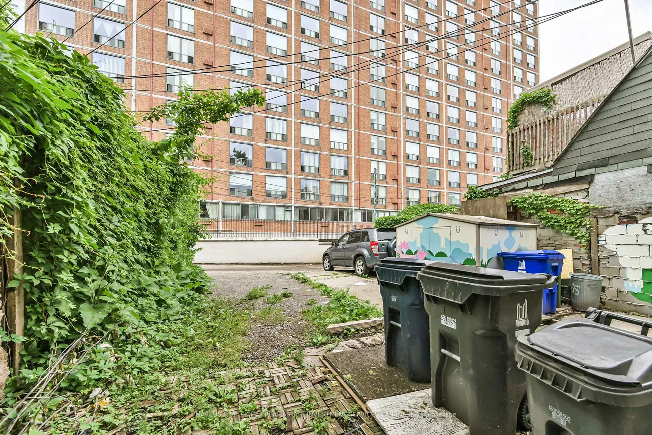 863, Queen, Niagara, Toronto