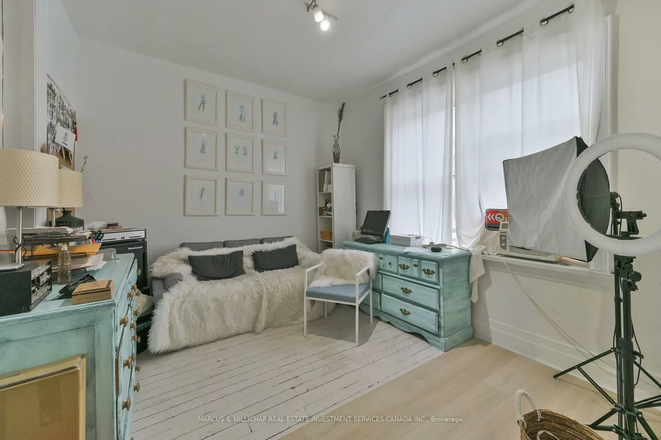 863, Queen, Niagara, Toronto