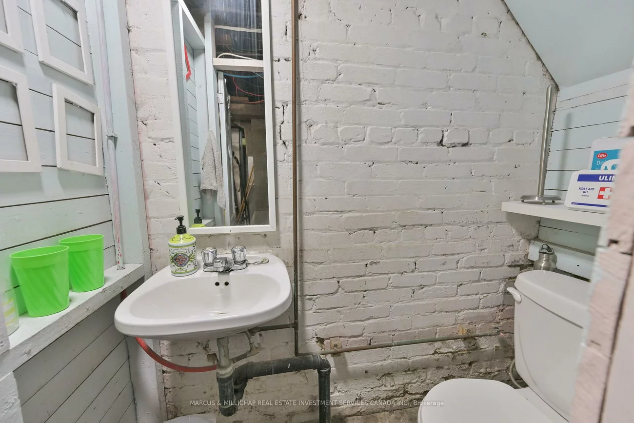 863, Queen, Niagara, Toronto