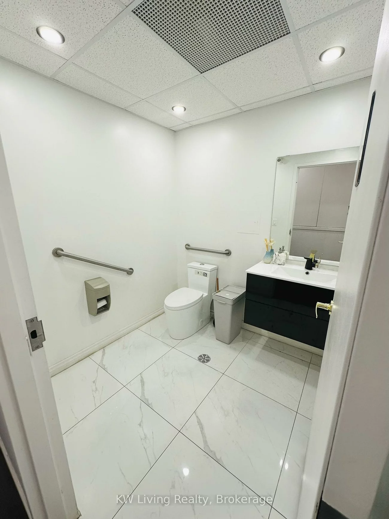 680, Queen, Trinity-Bellwoods, Toronto