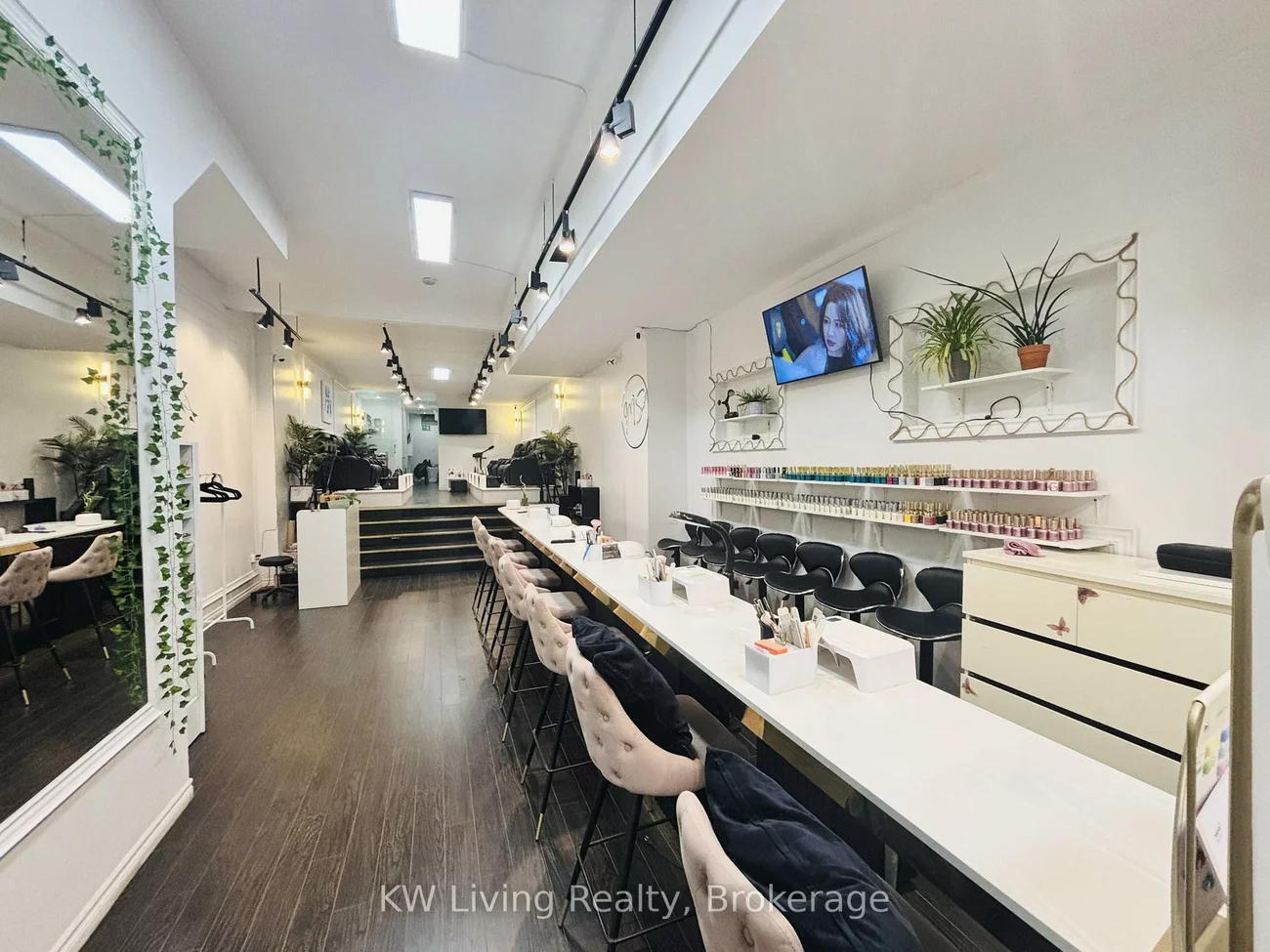 680, Queen, Trinity-Bellwoods, Toronto