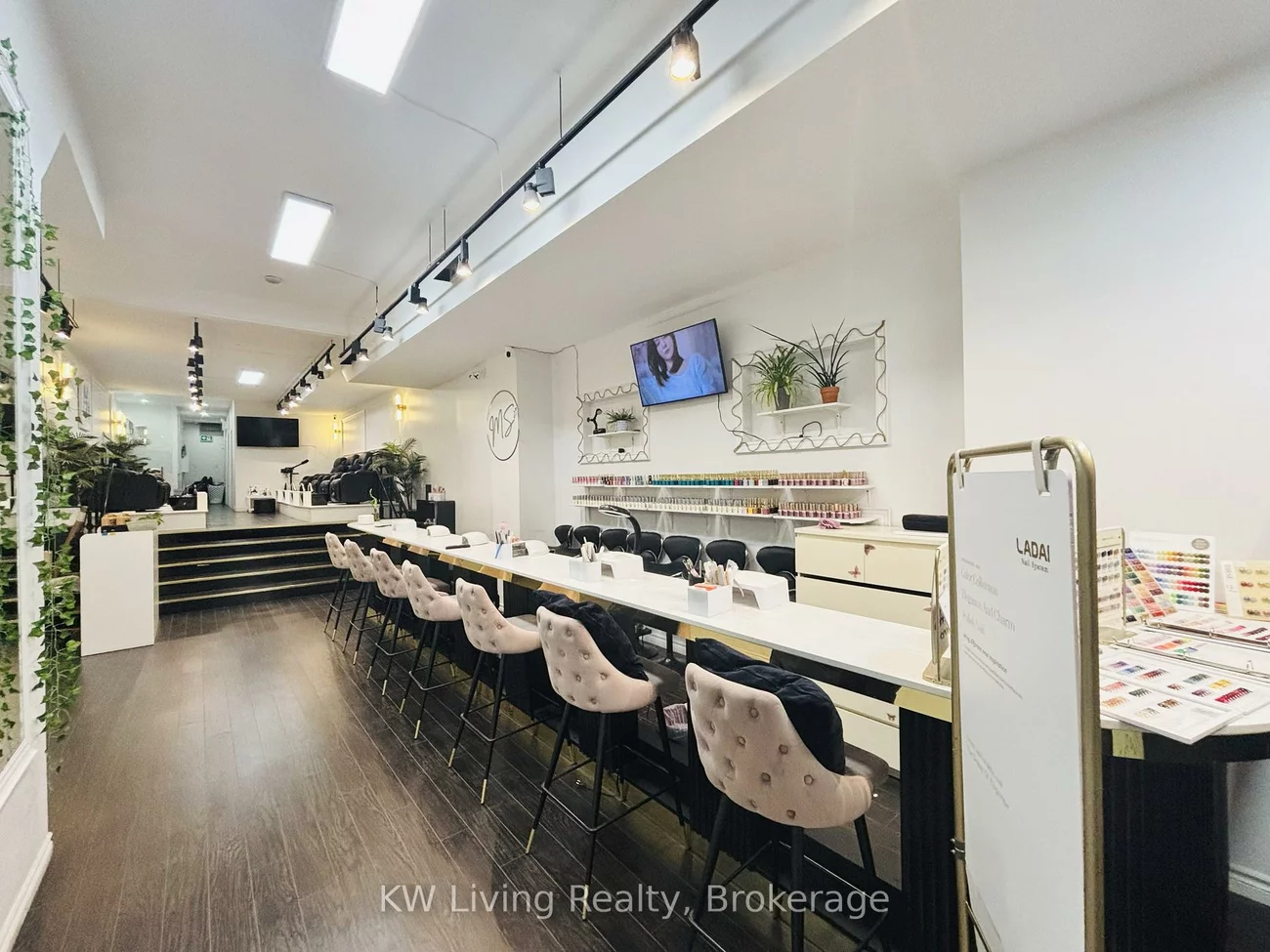 680, Queen, Trinity-Bellwoods, Toronto