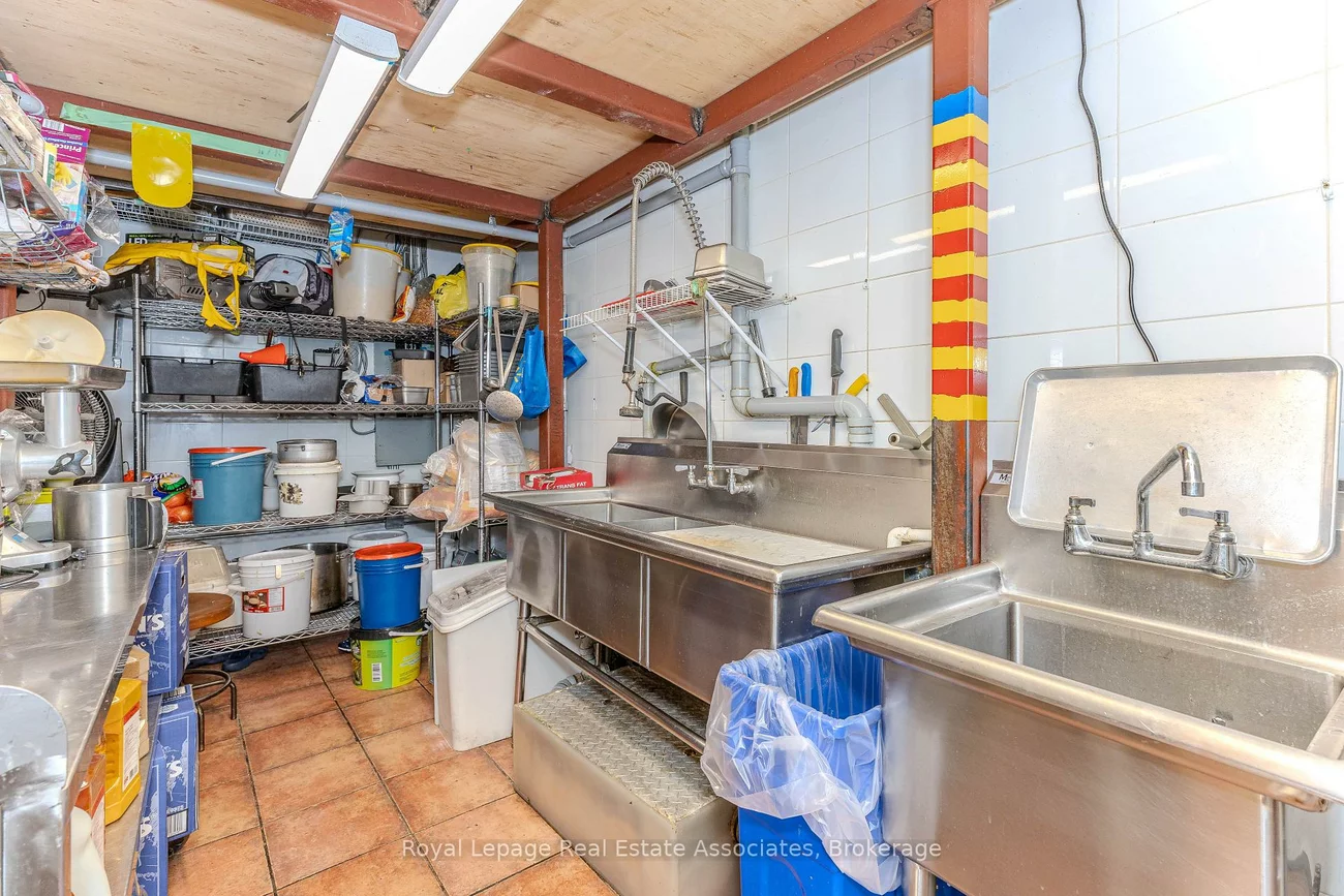 750, Spadina, University, Toronto